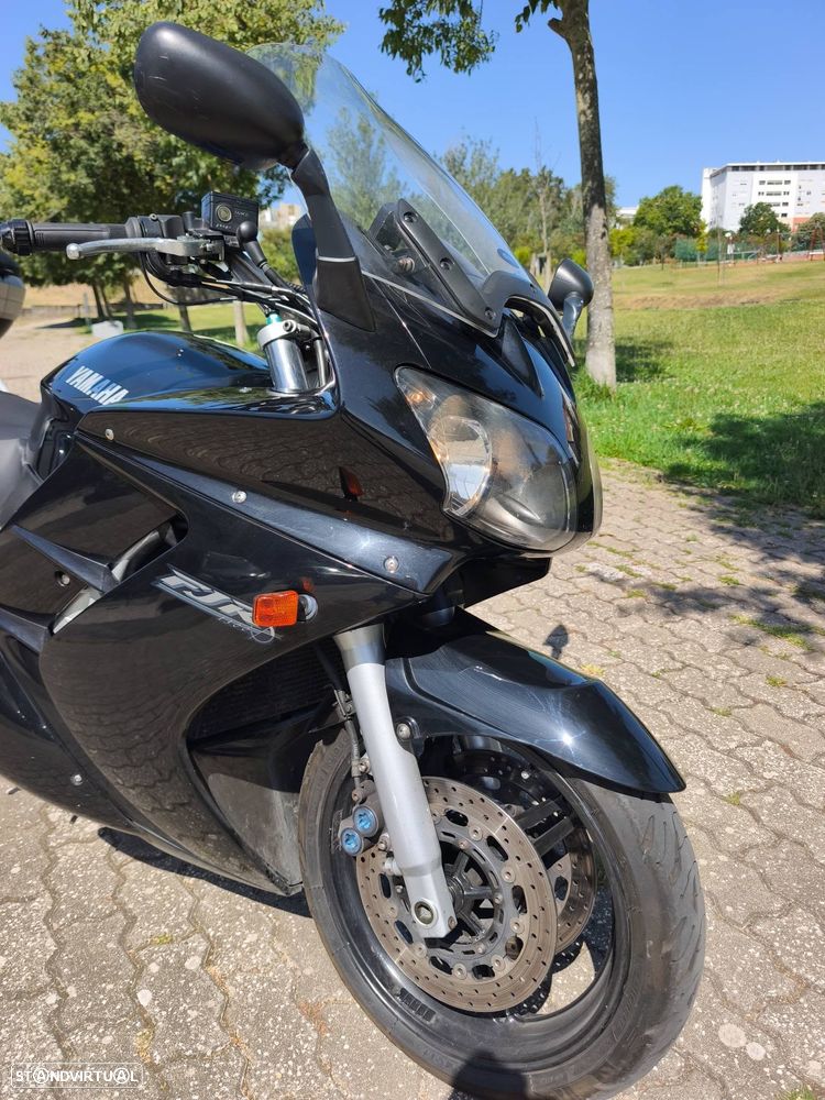 Yamaha FJR 1300 - 9