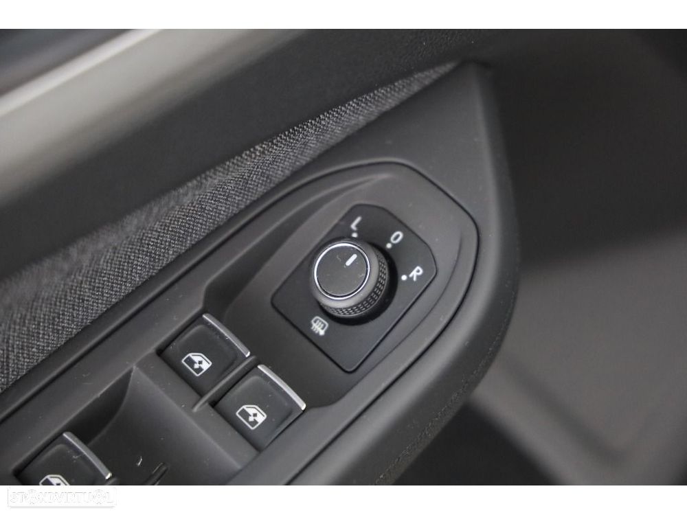 VW Golf 1.0 eTSI Life DSG - 26