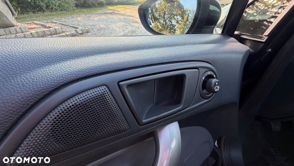 Ford Fiesta 1.25 Ambiente EU5 - 38
