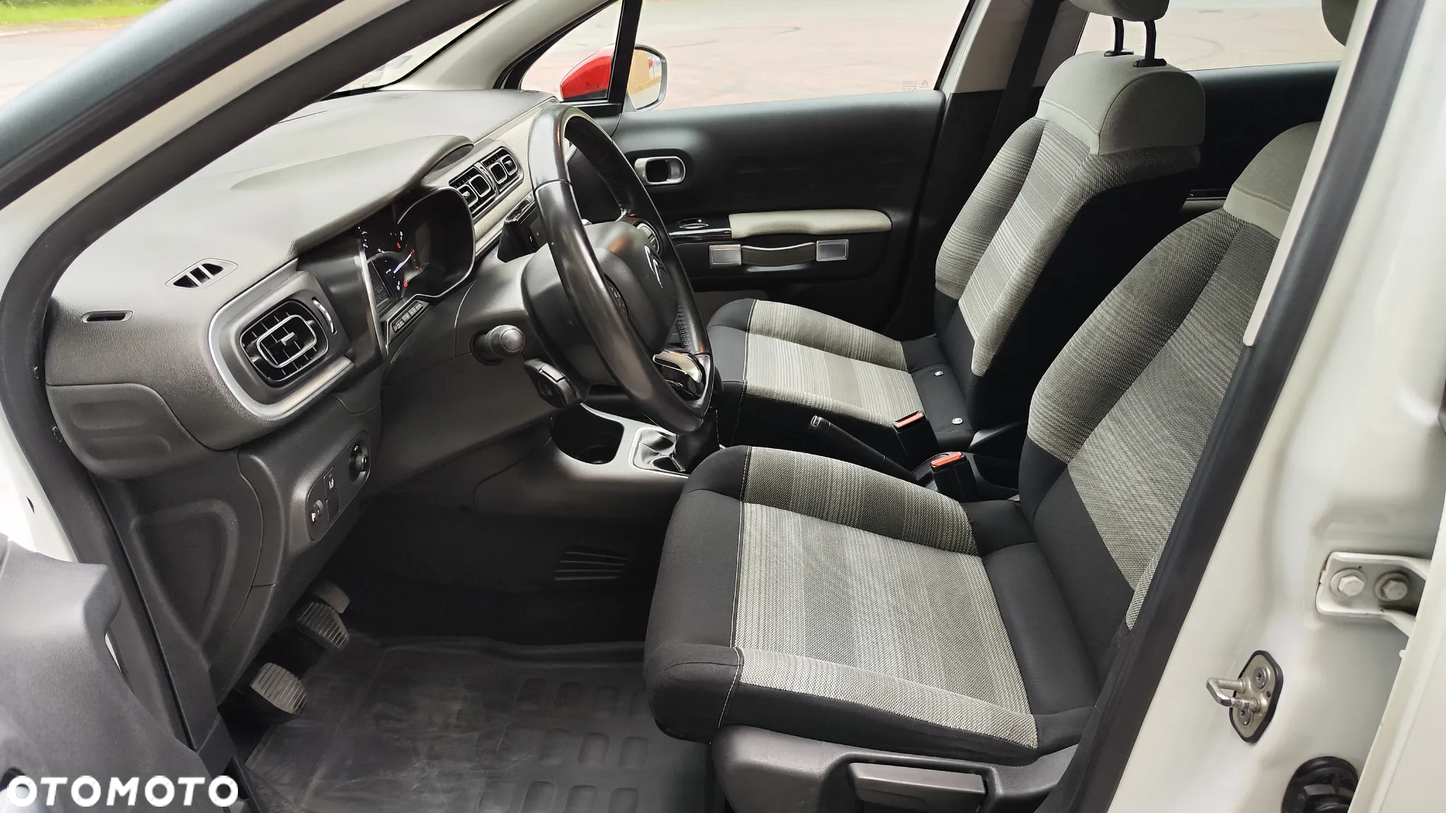 Citroën C3 1.2 PureTech Exclusive - 17