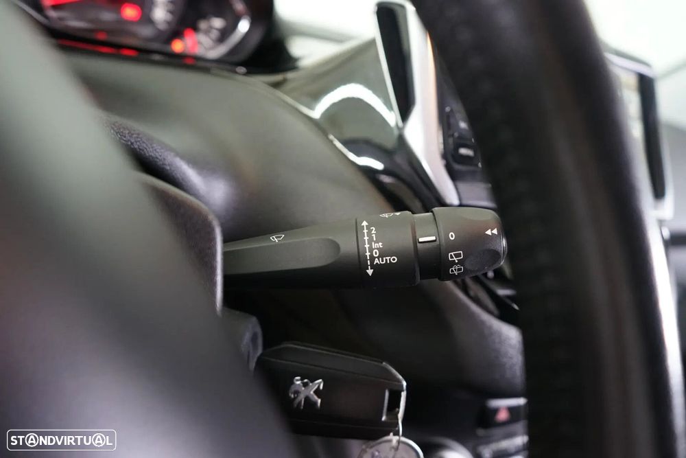 Peugeot 208 1.2 PureTech Style - 24