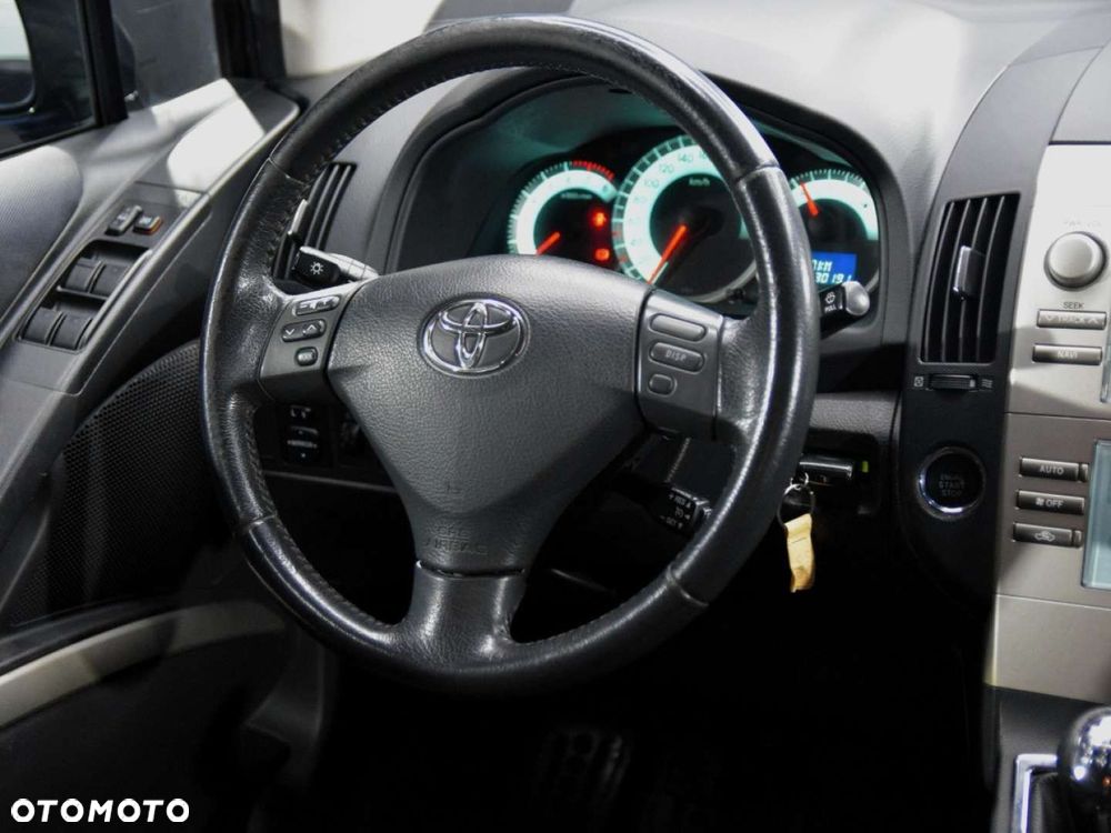 Toyota Corolla Verso - 12