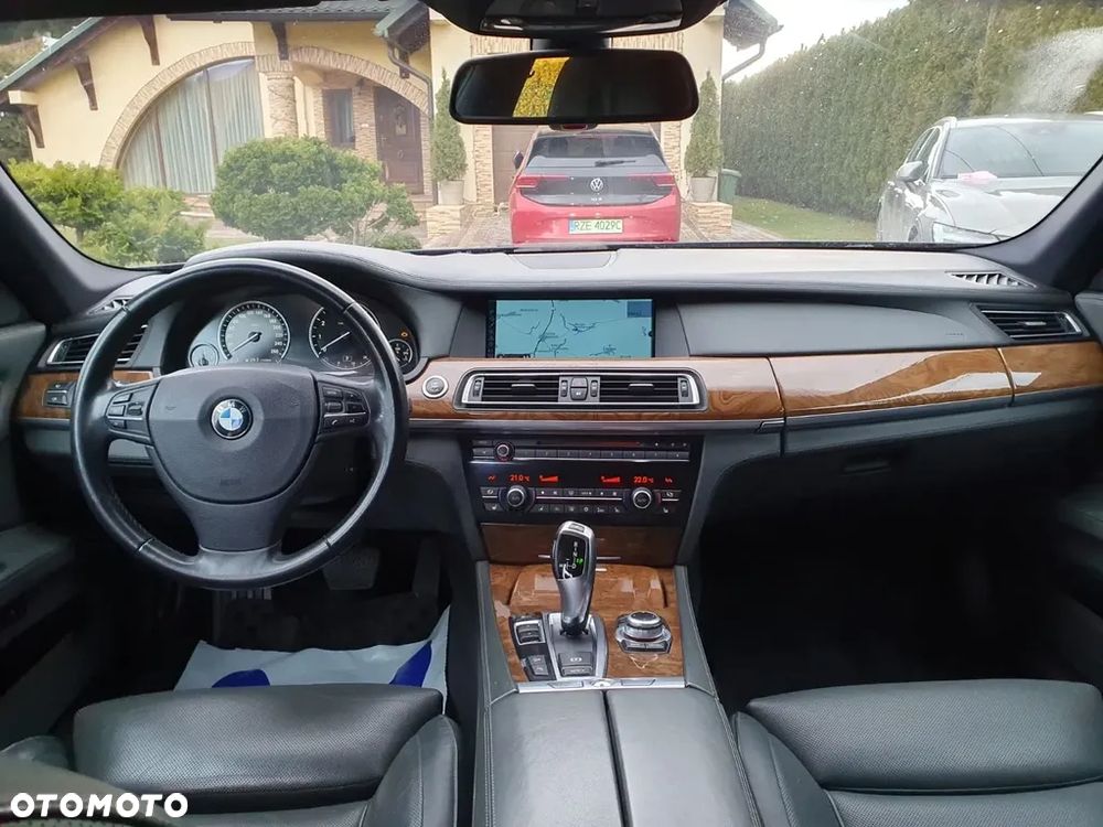BMW Seria 7 750i xDrive - 12