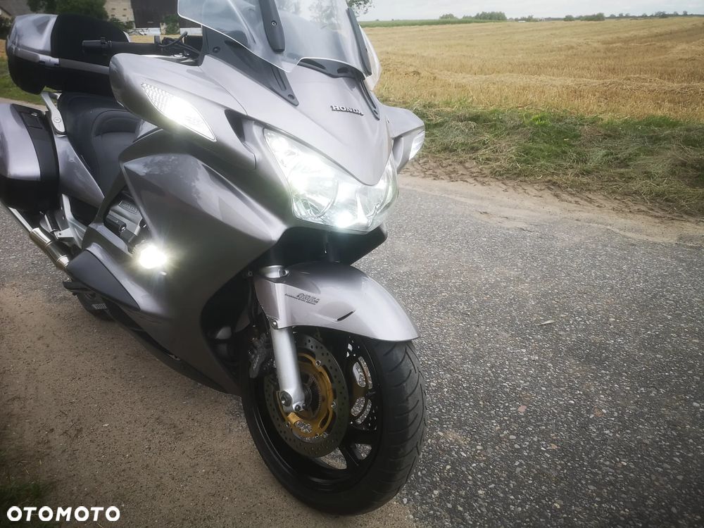 Honda ST - 12