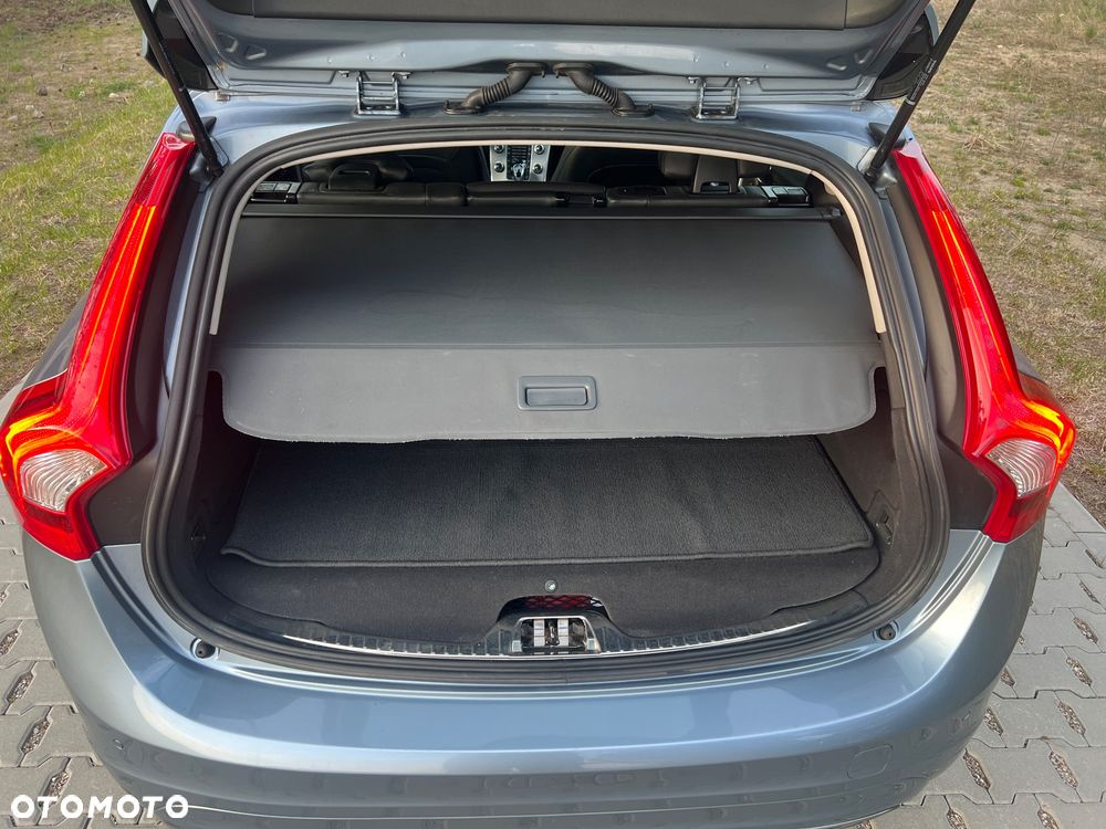 Volvo V60 D6 AWD Plug-in Hybrid Summum - 22