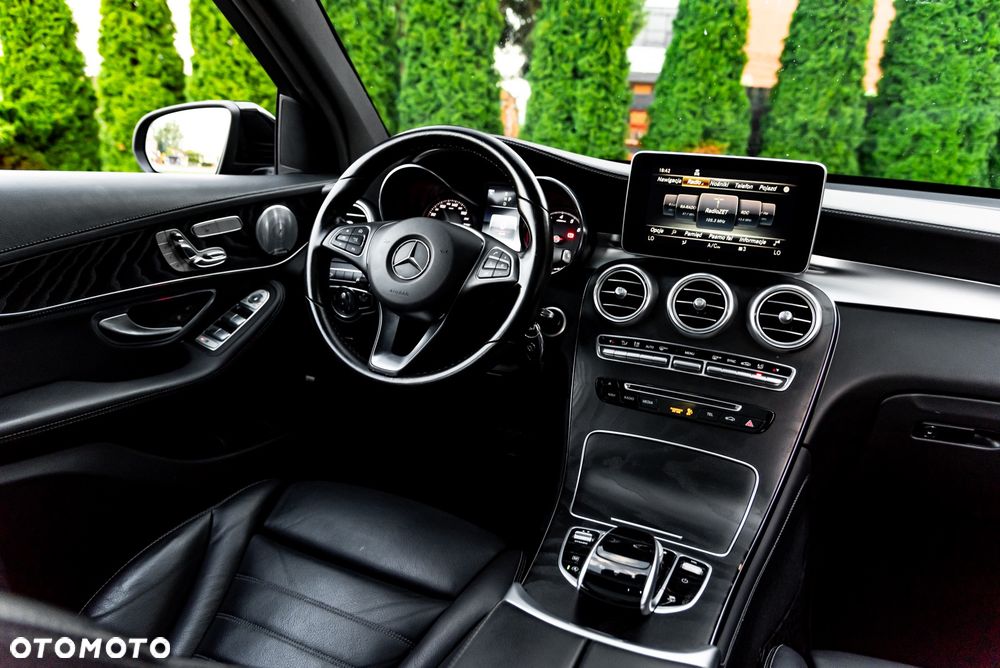 Mercedes-Benz GLC 250 4Matic 9G-TRONIC AMG Line - 31