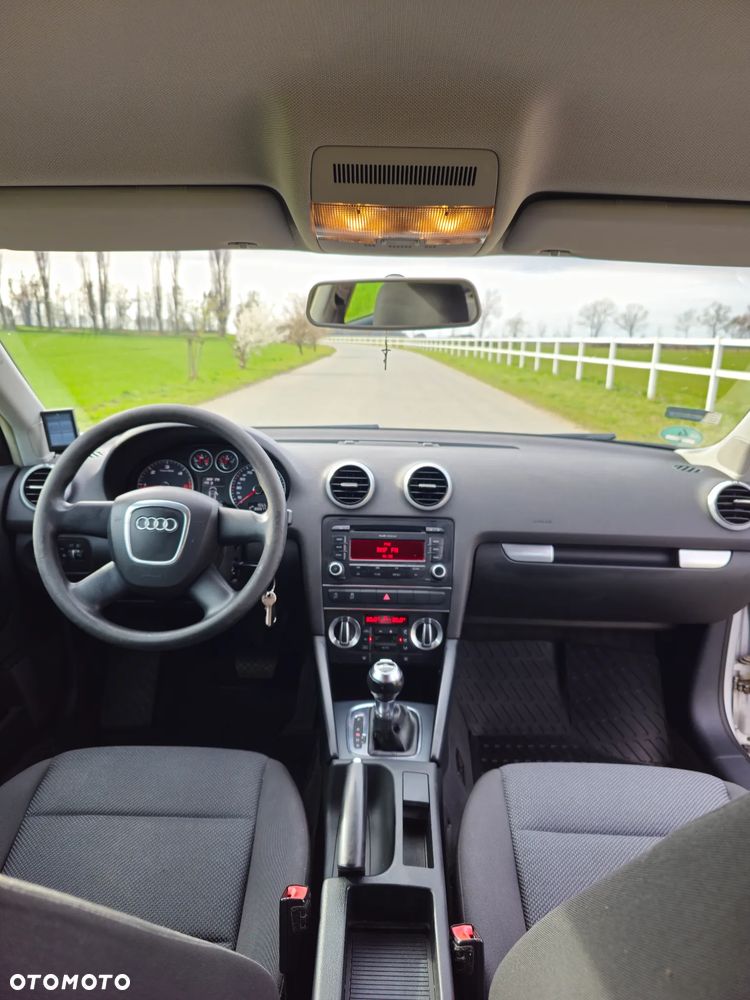 Audi A3 3-drzwiowe 1.6 TDI DPF Ambiente S tronic - 10
