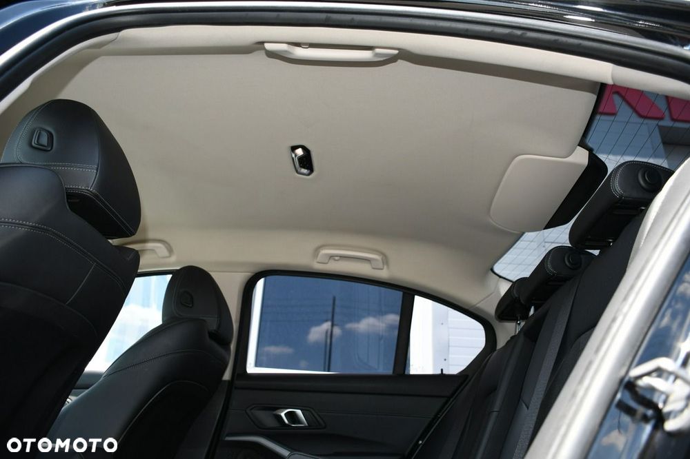 BMW Seria 3 320d mHEV - 33