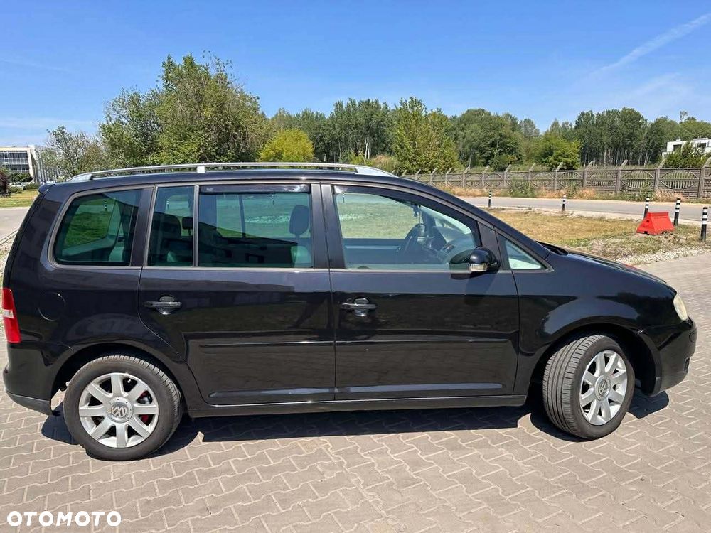 Volkswagen Touran 2.0 FSI Highline - 9