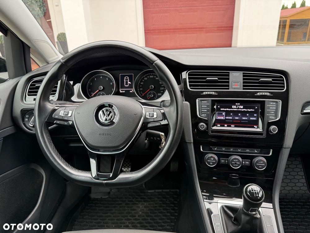 Volkswagen Golf - 22