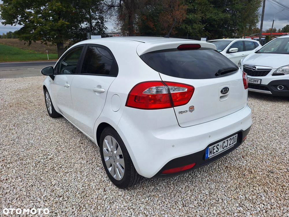 Kia Rio 1.4 Fifa World Cup Edition - 7