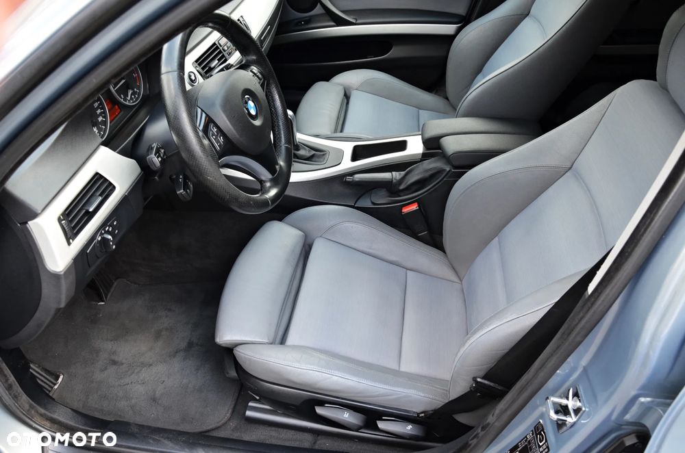 BMW Seria 3 320d DPF Touring Edition Fleet Exclusive - 28