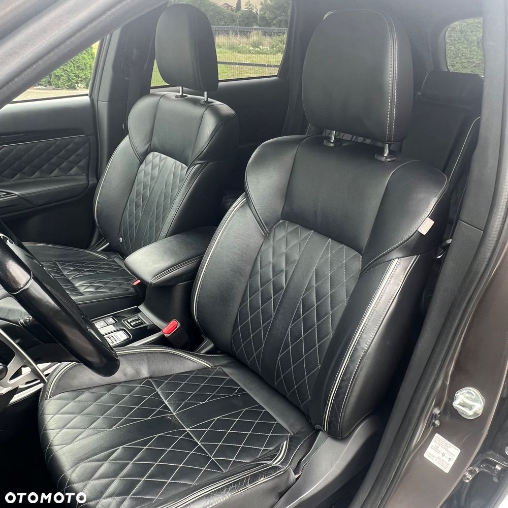 Mitsubishi Outlander 2.4 4WD Diamant - 25