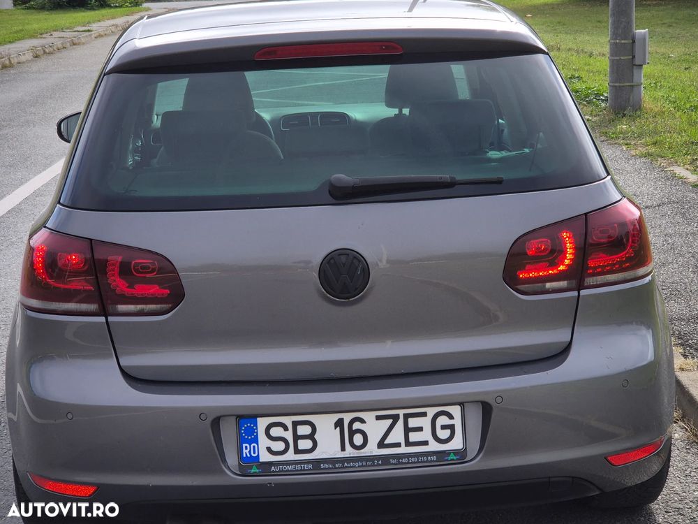 Volkswagen Golf - 6
