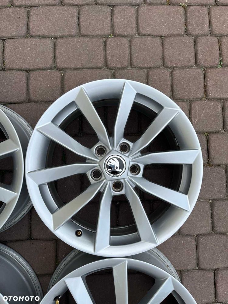 Oryginalne alufelgi Skoda 5x112 17 cali Yeti Octavia Superb - 7
