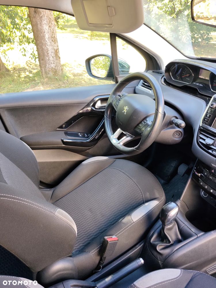Peugeot 208 - 7