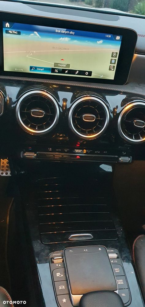 Mercedes-Benz CLA - 12