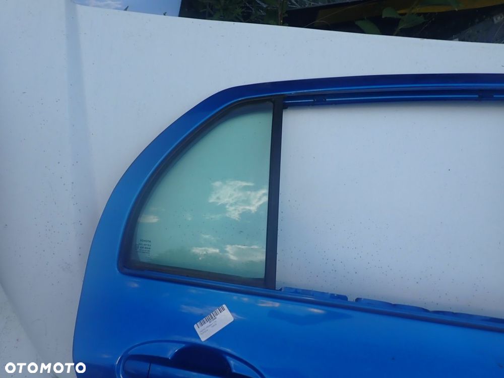 DRZWI PRAWY TYŁ TOYOTA YARIS II KOL: 8T0 - 2
