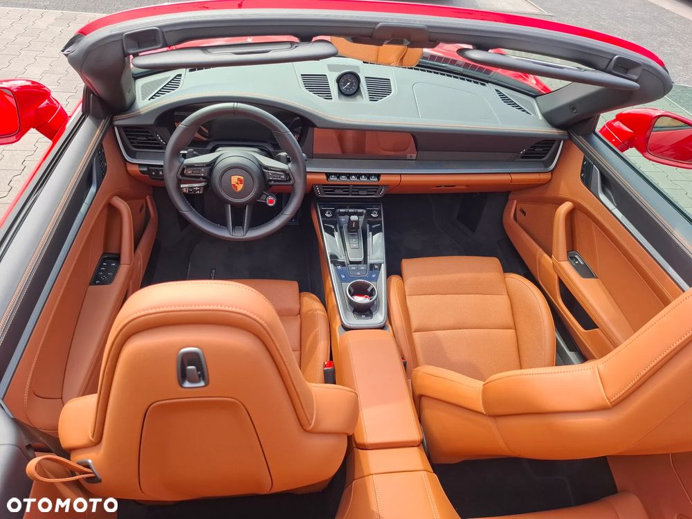 Porsche 911 Carrera 4S - 17