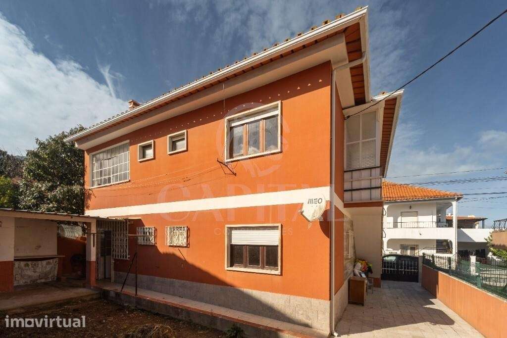 Moradia T6 Bifamiliar - Grande imagem: 3/42