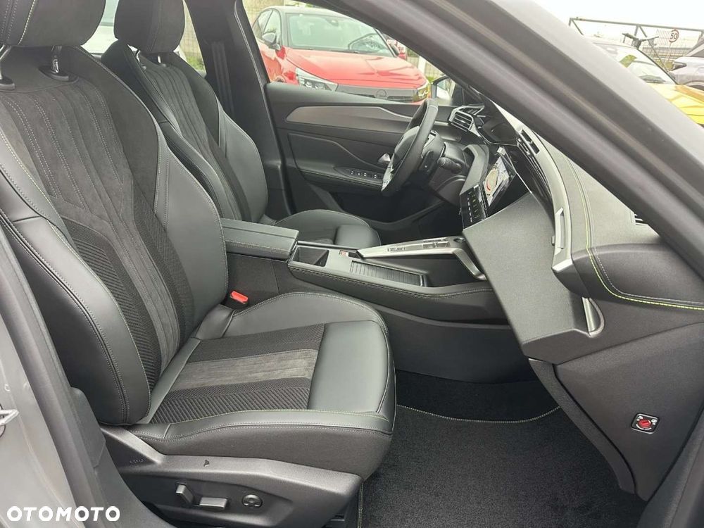 Peugeot 408 - 23