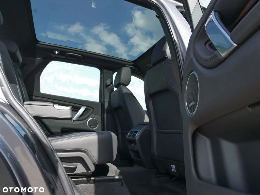 Land Rover Discovery Sport P300e SE - 11