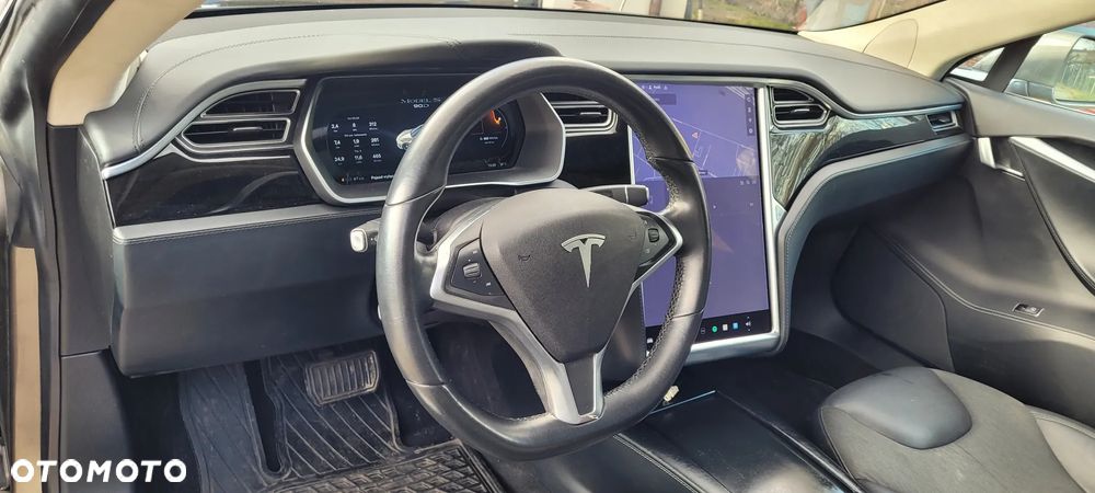 Tesla Model S - 14
