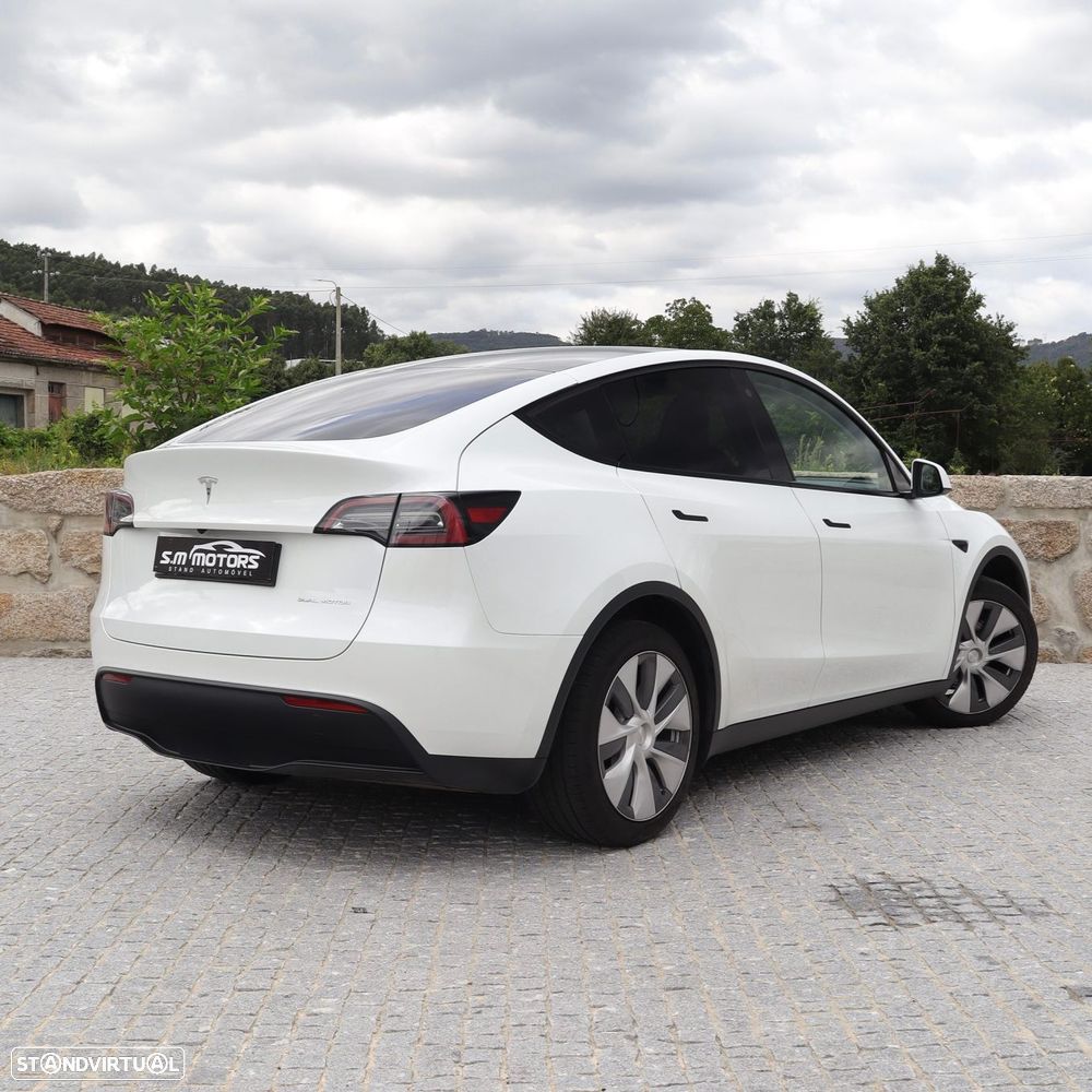 Tesla Model Y Long Range Dual Motor AWD - 4