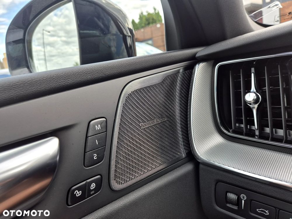 Volvo XC 60 T8 AWD Recharge Plus Dark - 12