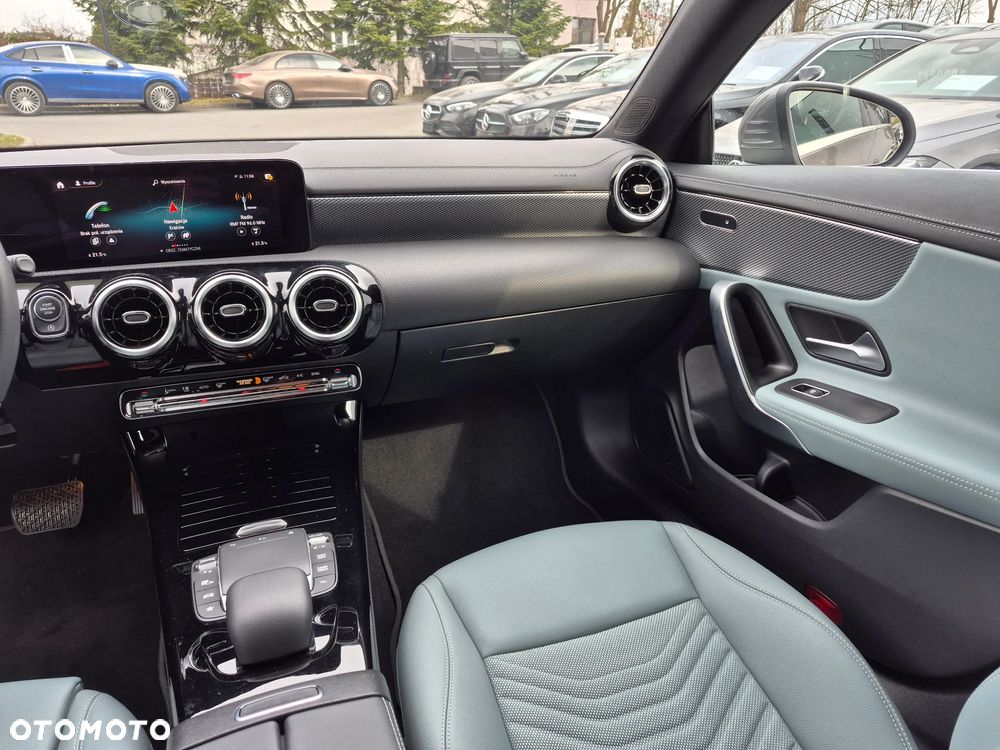 Mercedes-Benz CLA 180 7G-DCT - 29