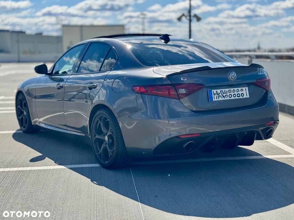 Alfa Romeo Giulia 2.0 Turbo 16V AT8 Veloce Ti - 11