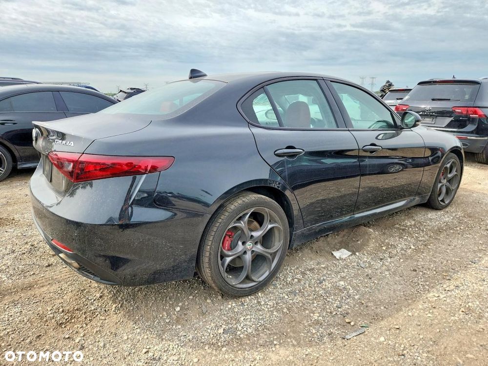 Alfa Romeo Giulia - 4