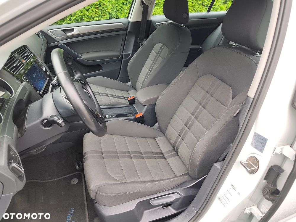 Volkswagen Golf - 9