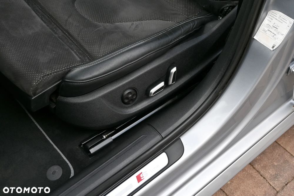 Audi A4 Avant 2.0 TDI Quattro Line S tronic - 28