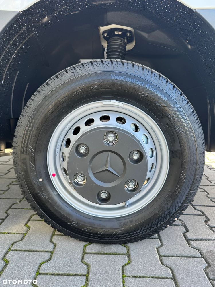 Mercedes-Benz Sprinter - 32