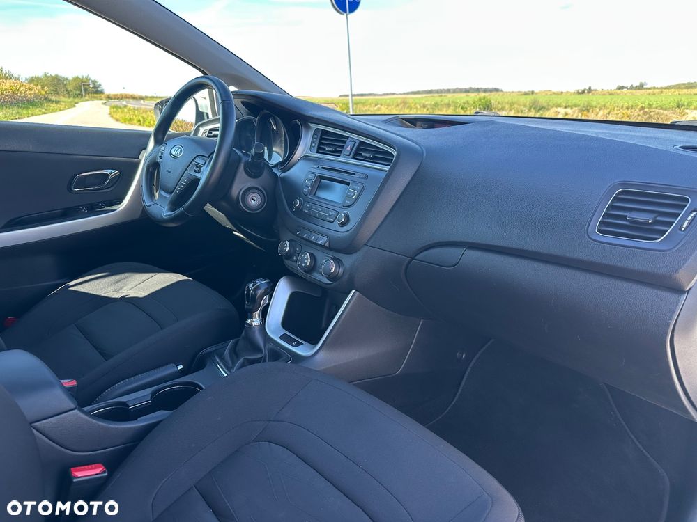 Kia Ceed 1.4 CVVT Dream Team Edition - 9