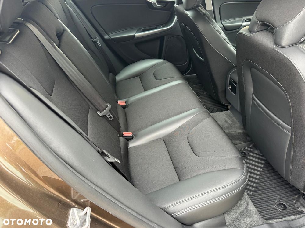 Volvo V60 Cross Country D3 Drive-E Momentum - 17