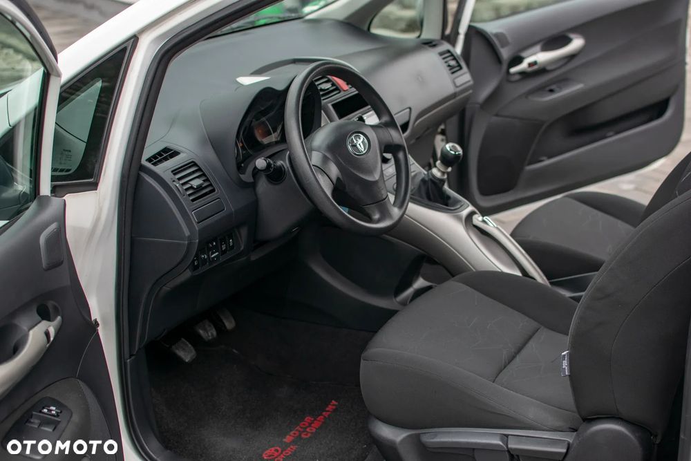 Toyota Auris - 5