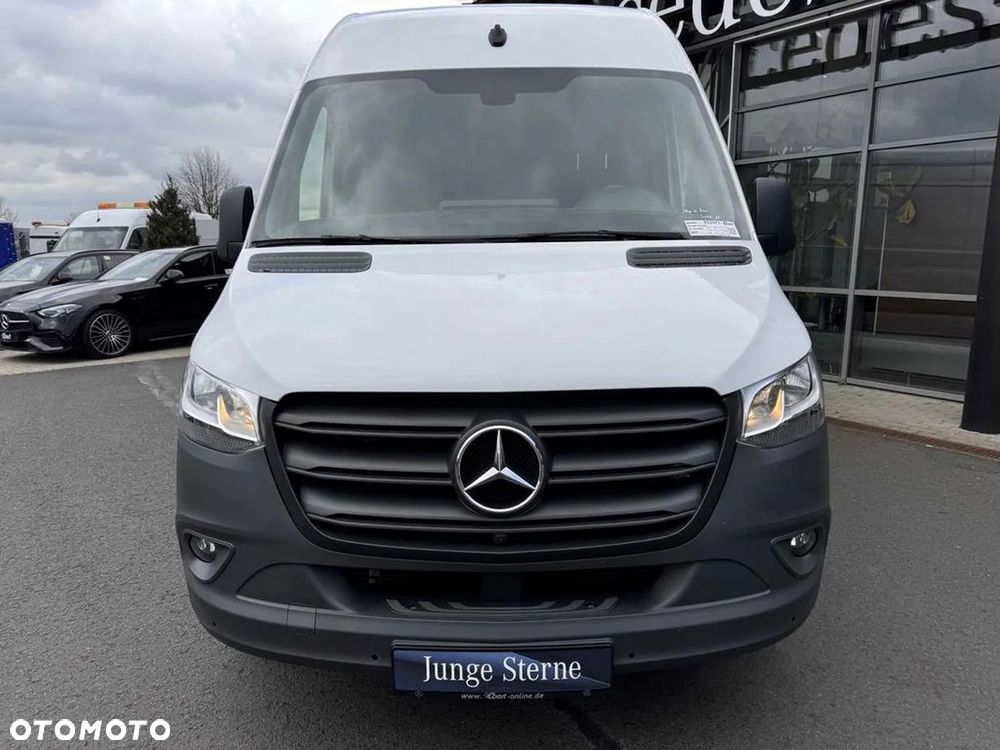 Mercedes-Benz Sprinter - 2