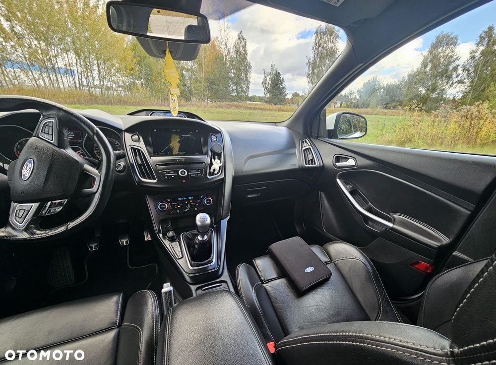 Ford Focus Turnier 2.0 EcoBoost ST mit Leder-Sport-Paket - 15