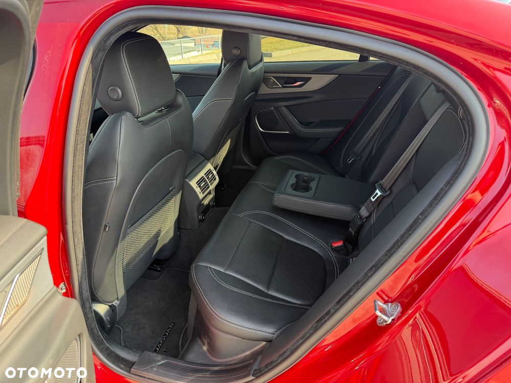 Jaguar XE P250 R-Dynamic Black - 30