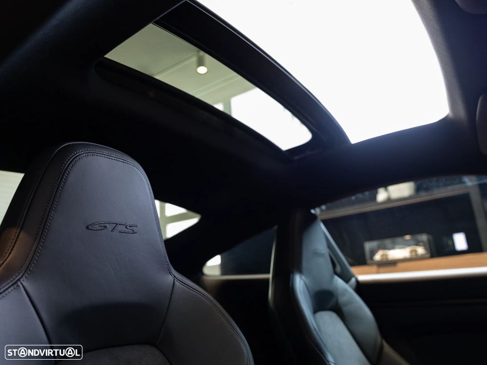 Porsche 911 (992) Carrera 4 GTS PDK - 45
