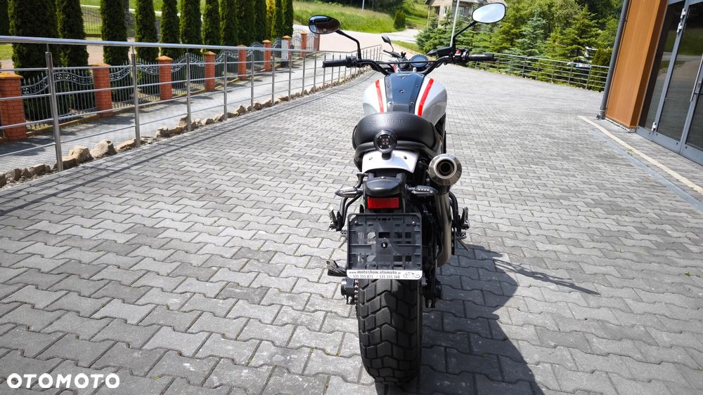 Yamaha XSR - 8