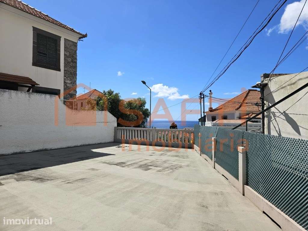 Fantástica Moradia T4 no Funchal com vista e localização prime! - Grande imagem: 4/12