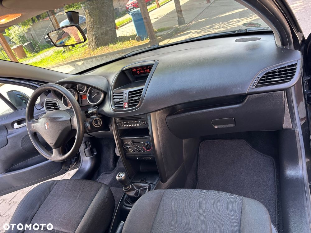 Peugeot 207 1.4 16V Presence - 13