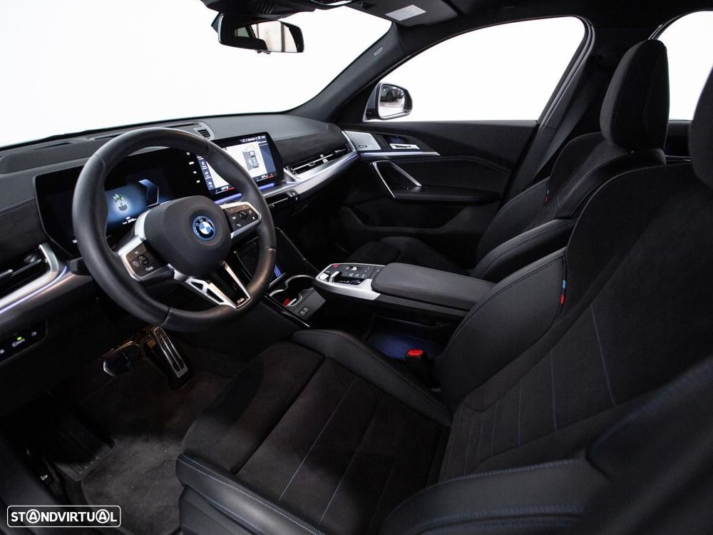 BMW iX2 eDrive20 Pack Desportivo M - 8