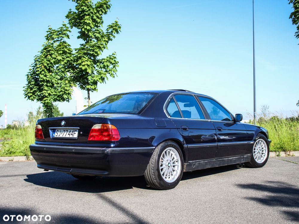 BMW Seria 7 740i - 8