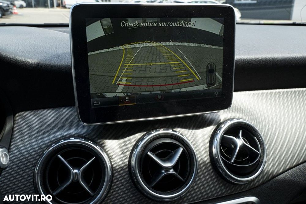 Mercedes-Benz GLA - 38