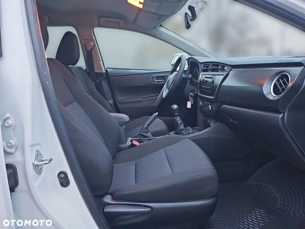 Toyota Auris 1.6 Active - 10