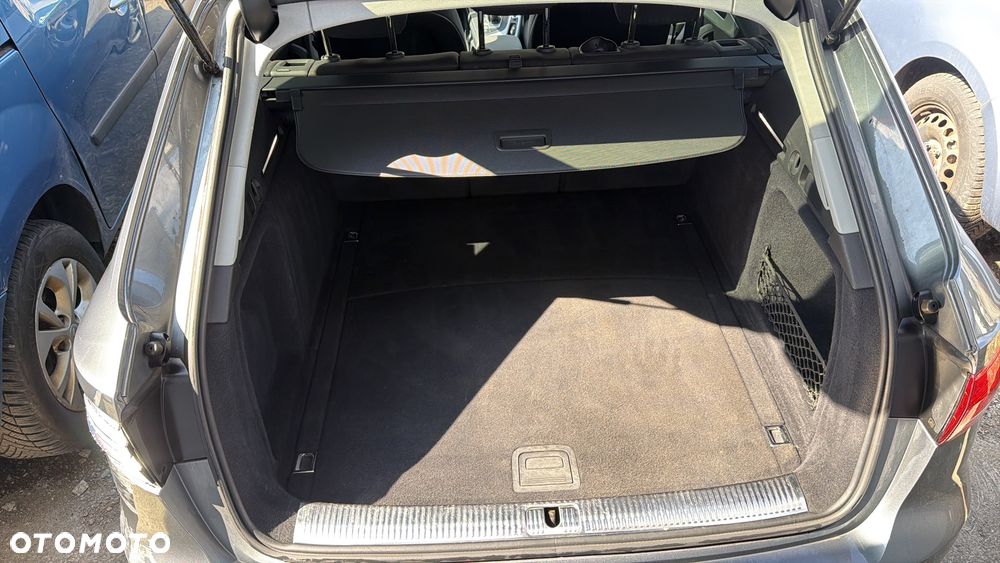 Audi A4 Avant 2.0 TDI ultra S tronic - 32